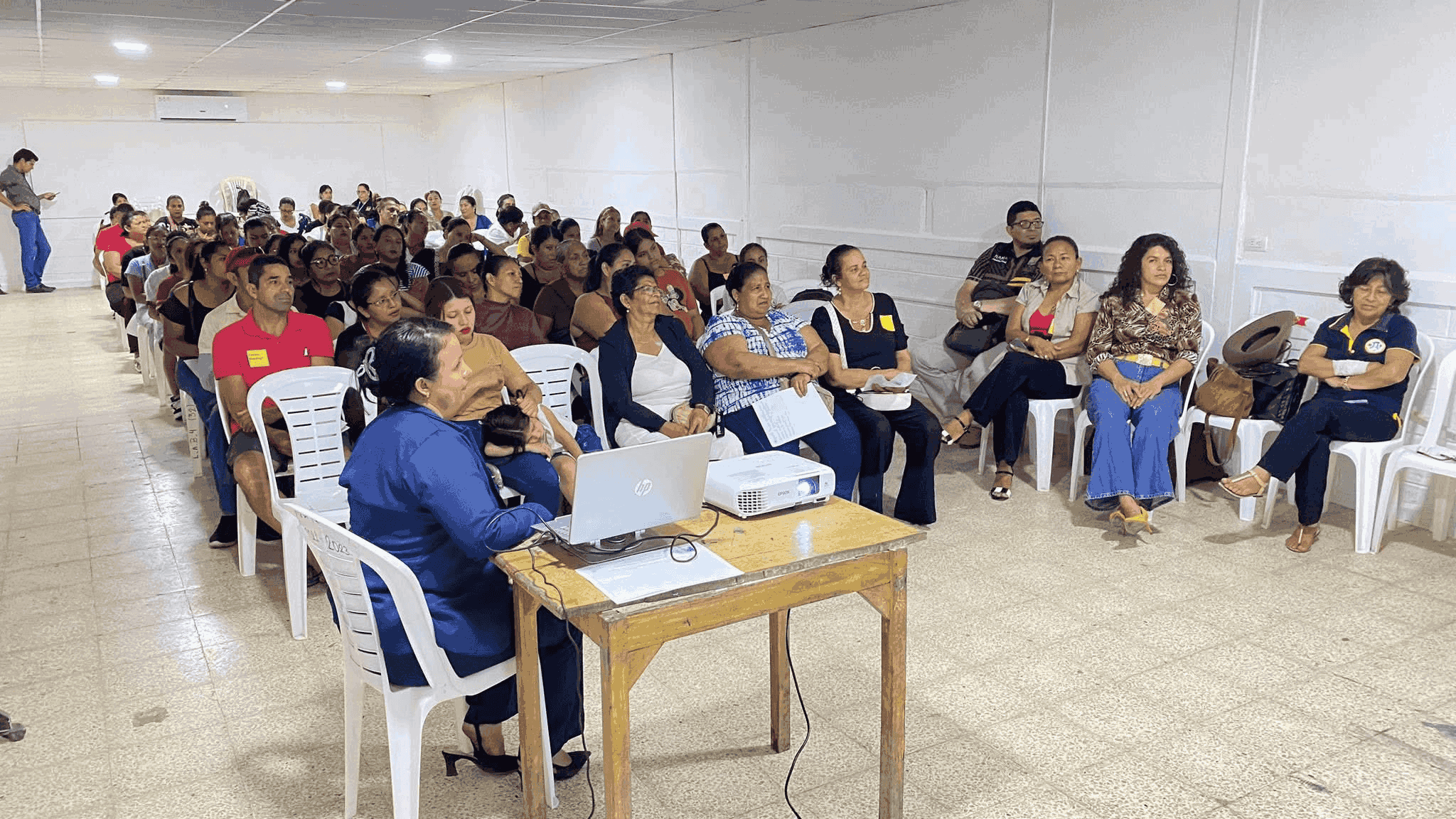Instalaciones modernas de la Unidad Educativa José María Velasco Ibarra en Buena Fe