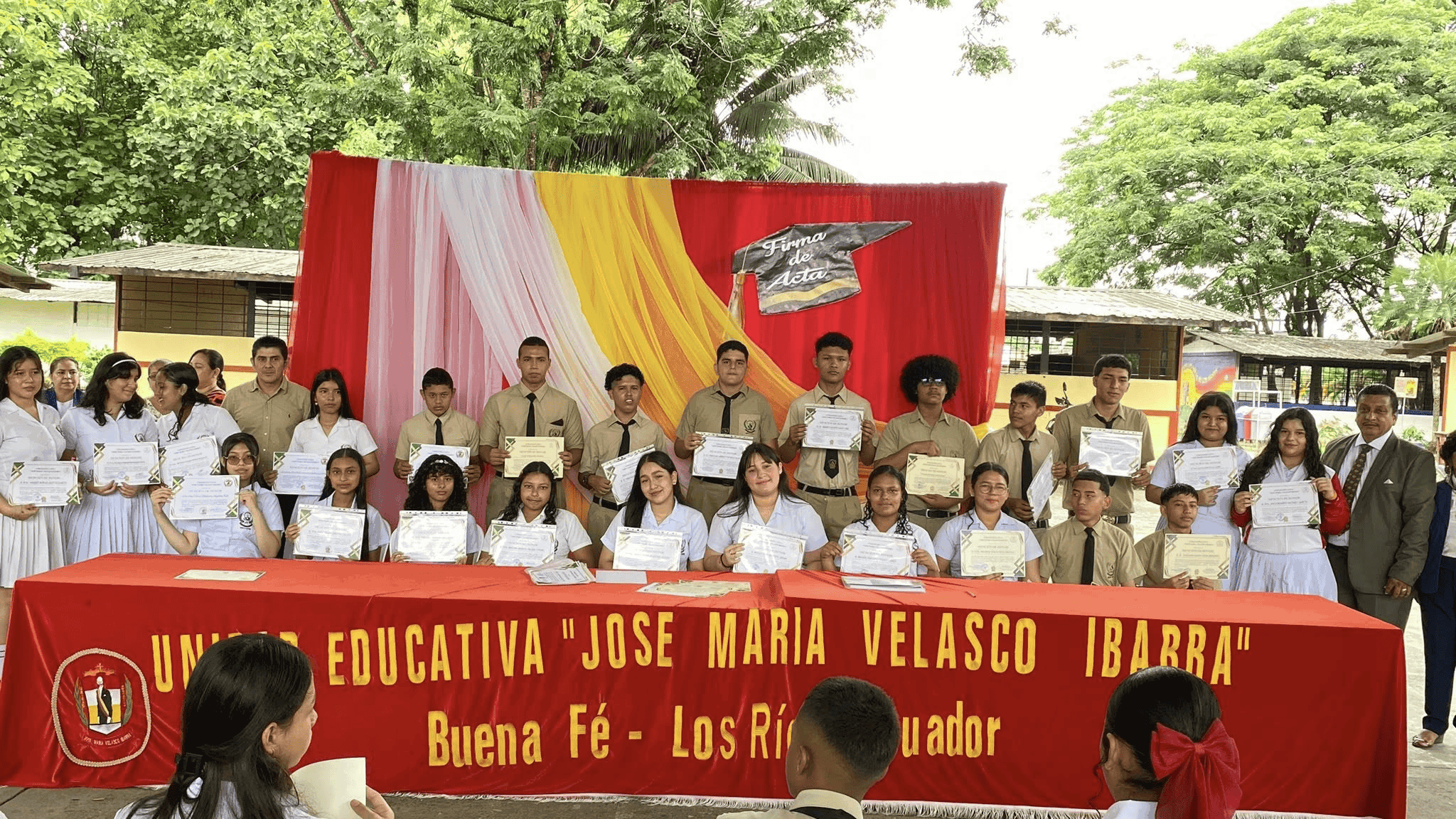 Estudiantes del colegio Velasco Ibarra Buena Fe